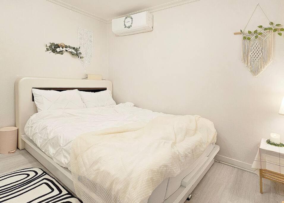 Apartment Evermore #sinchon Station 5min #seogang Station 1min