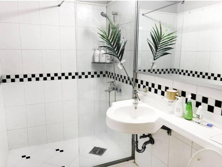 C Elevator Apartment