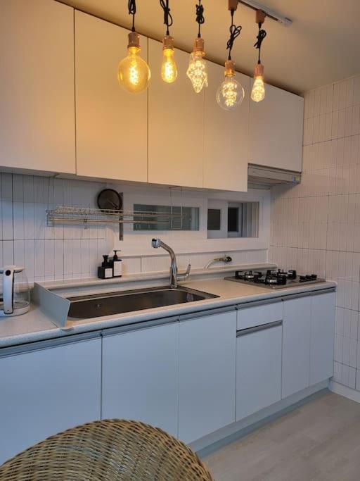 New, Private, 3 Rooms, Hongdae, 6 Persons * Seoul