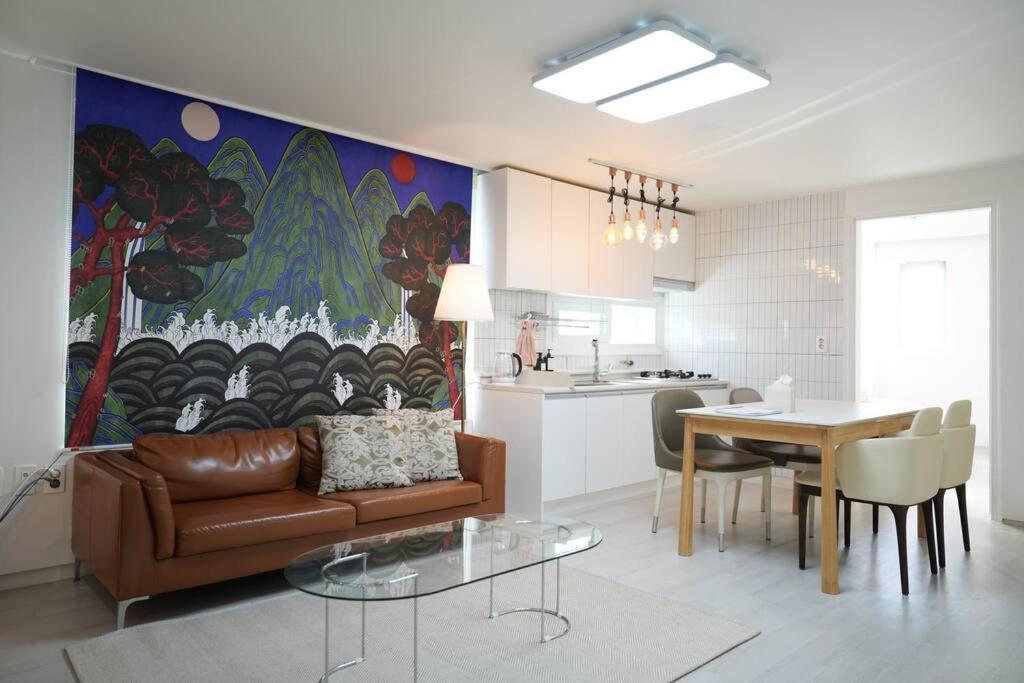 Pangsapuri New, Private, 3 Rooms, Hongdae, 6 Persons