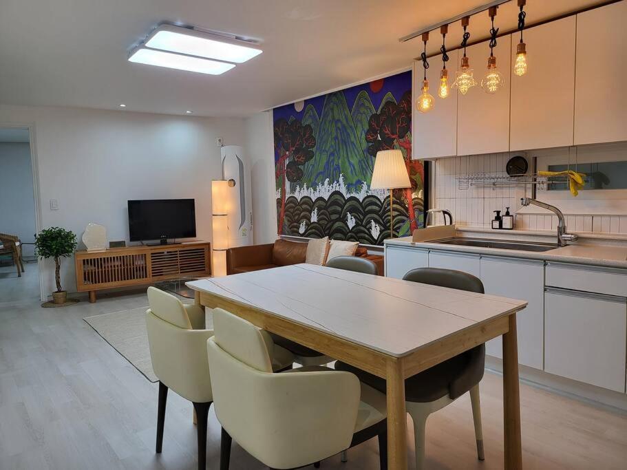 New, Private, 3 Rooms, Hongdae, 6 Persons Seoul