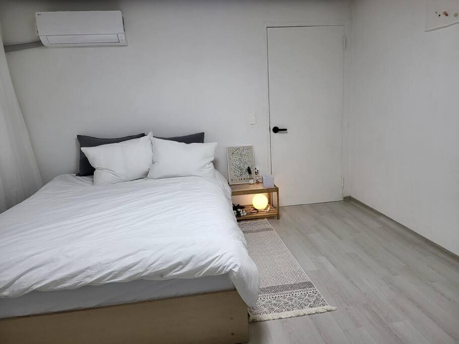 Pangsapuri New, Private, 3 Rooms, Hongdae, 6 Persons Seoul