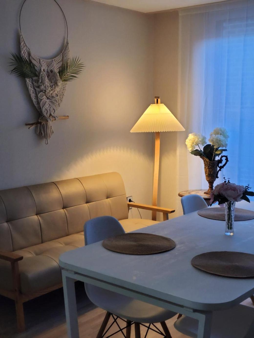 Elie Jeungsanstation Apartment