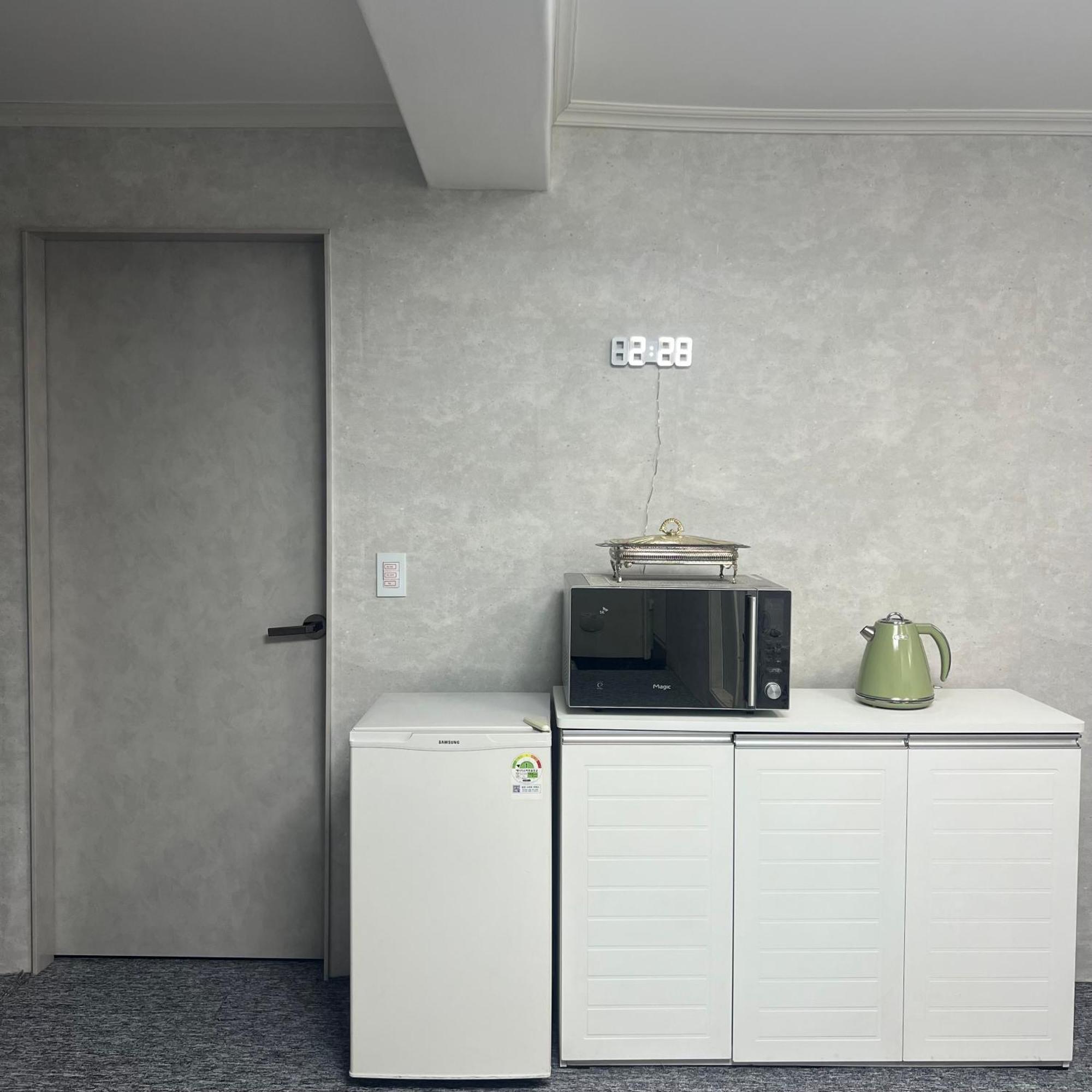 In Gangnam Apartment *