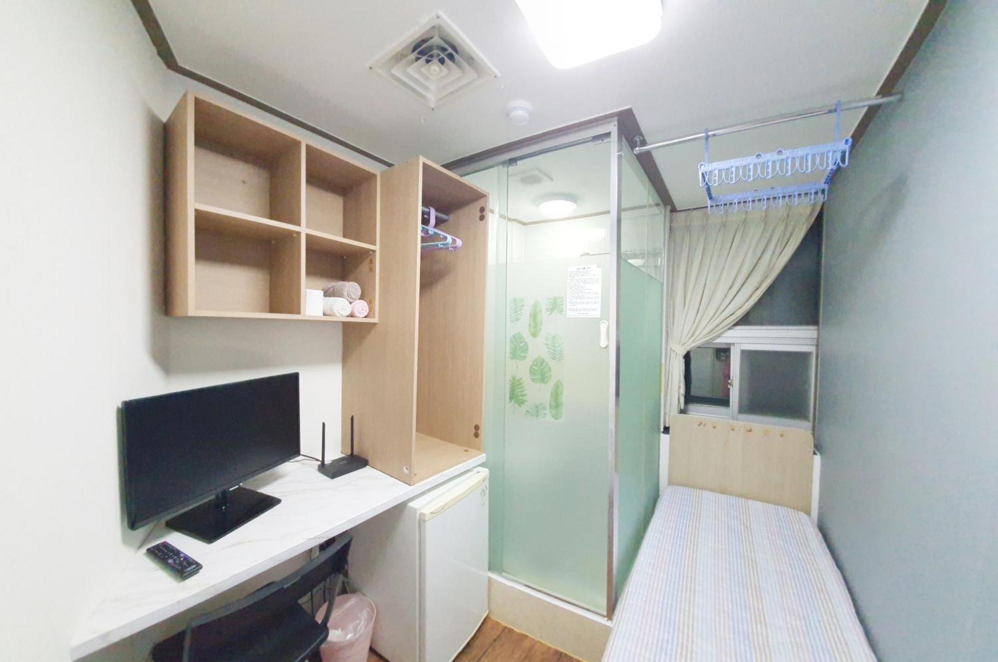 Apgujeong Guest house *