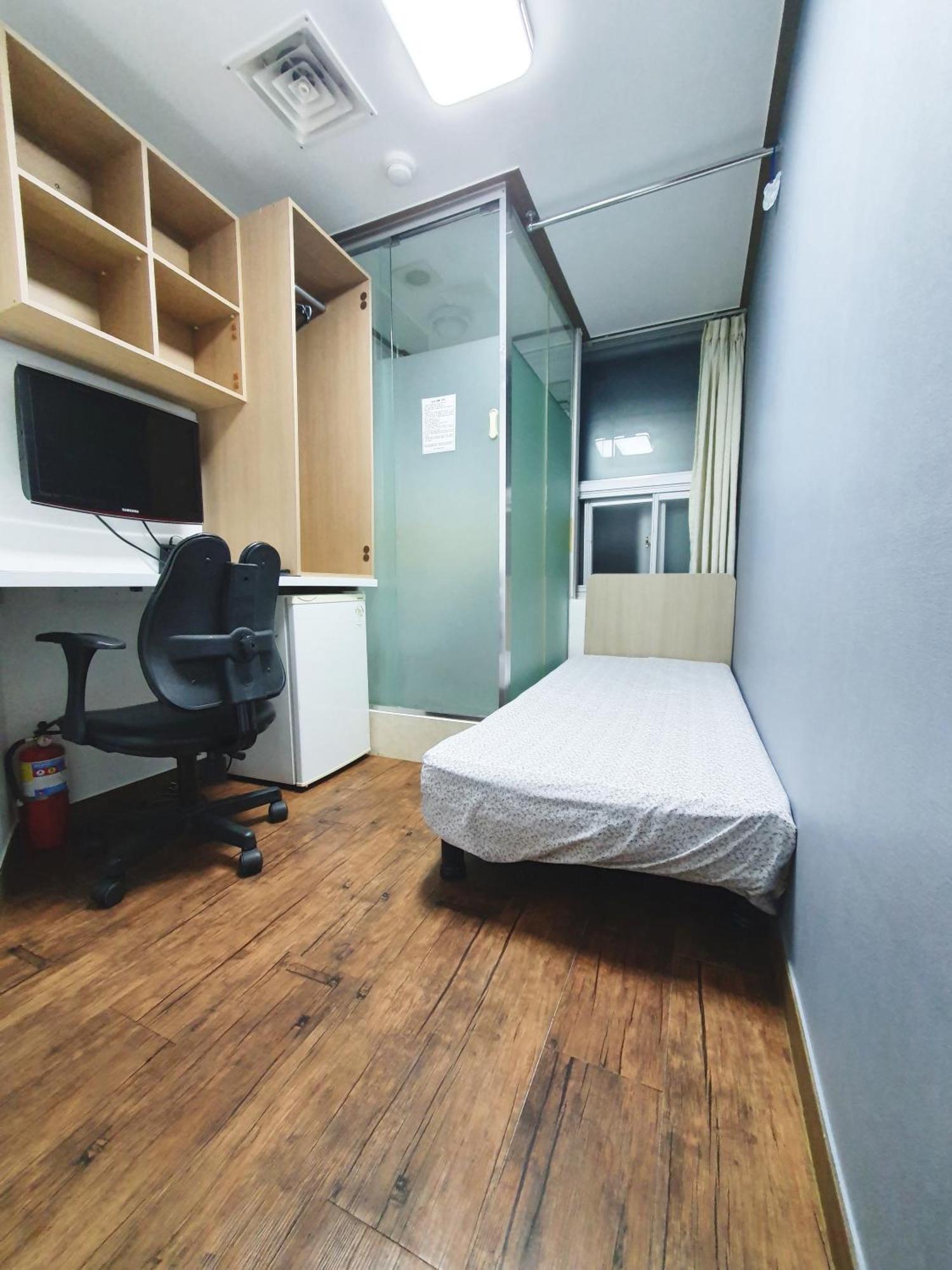 Apgujeong Guest house *