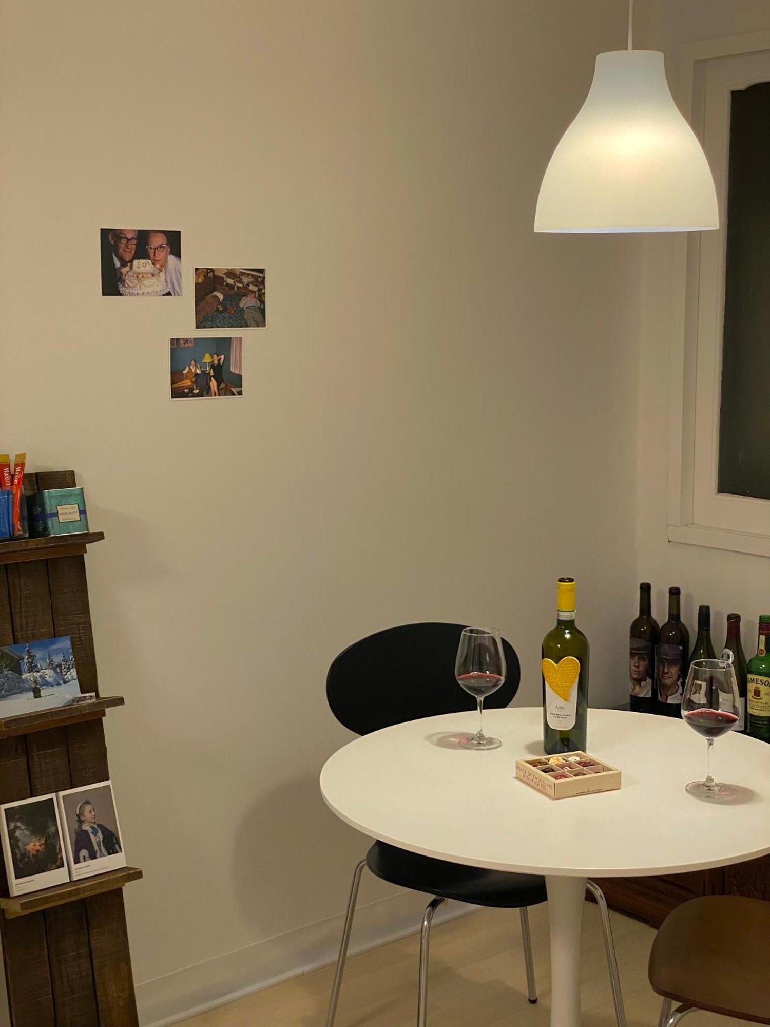 Omok Bridge, 2 Room, Netflix, Youtube Apartment