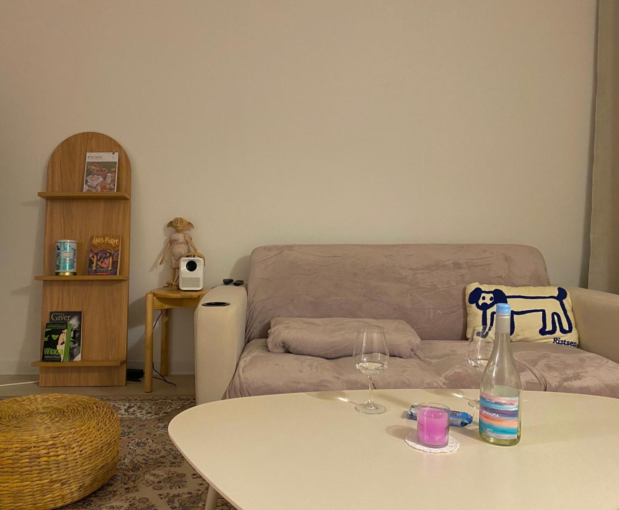 Apartment Omok Bridge, 2 Room, Netflix, Youtube Seoul
