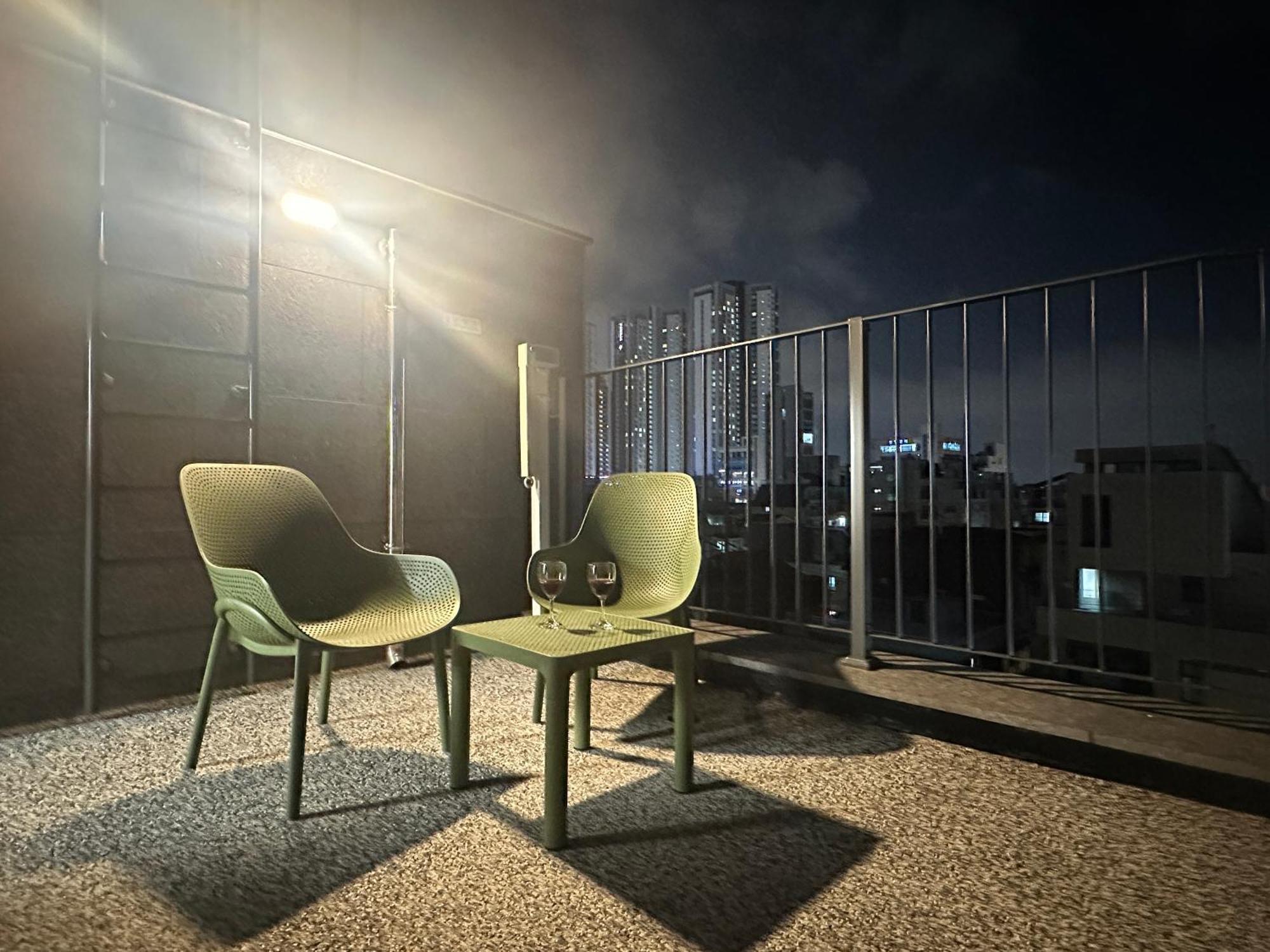 Hongdae 10mins, Hapjeong 5mins, Airportbus 5mins, Largo House Seoul- Foreigner Only * Seoul