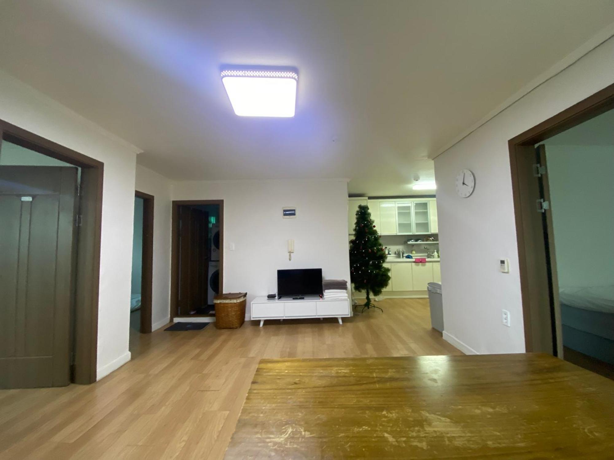 10m Walk From Station Apartment