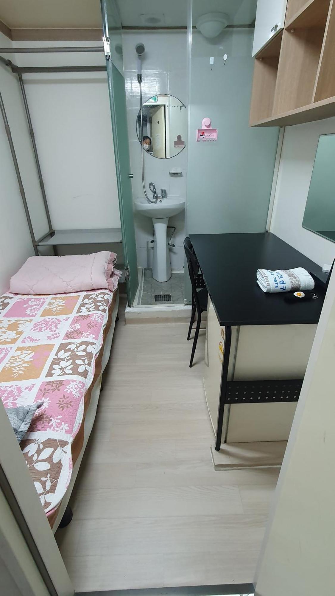 Full House Hostel *