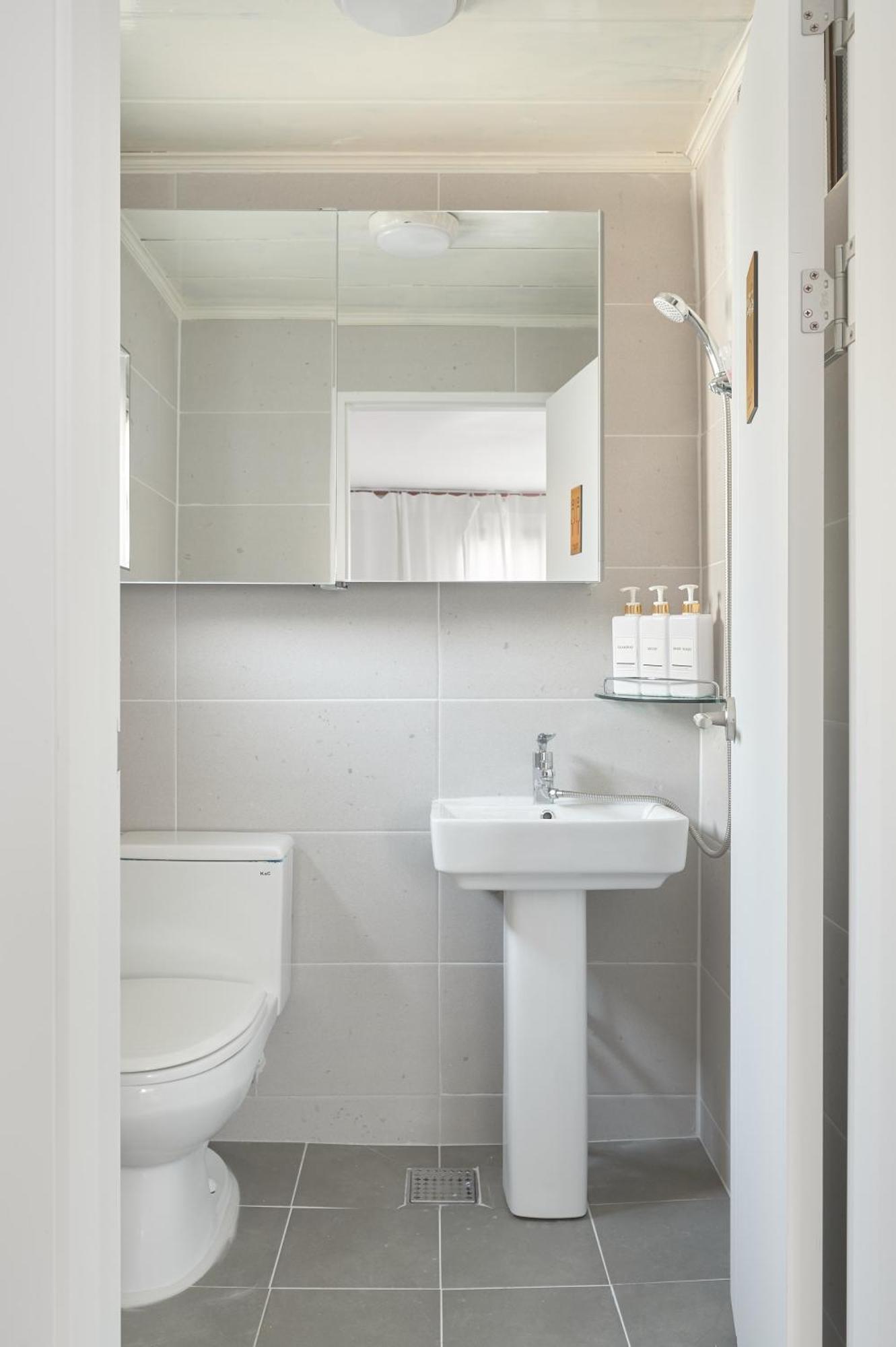 Hapjeong Station Exit7 Each Room, Living Room, Air Conditioning Modern House