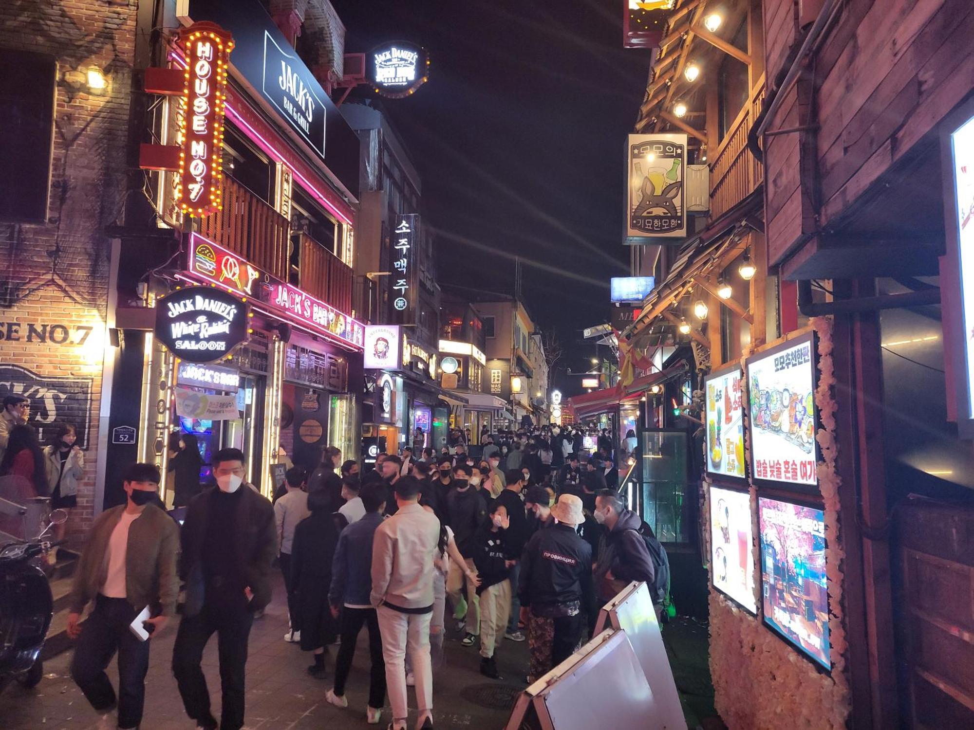 On The Main Street Of Hbc #4 Seoul