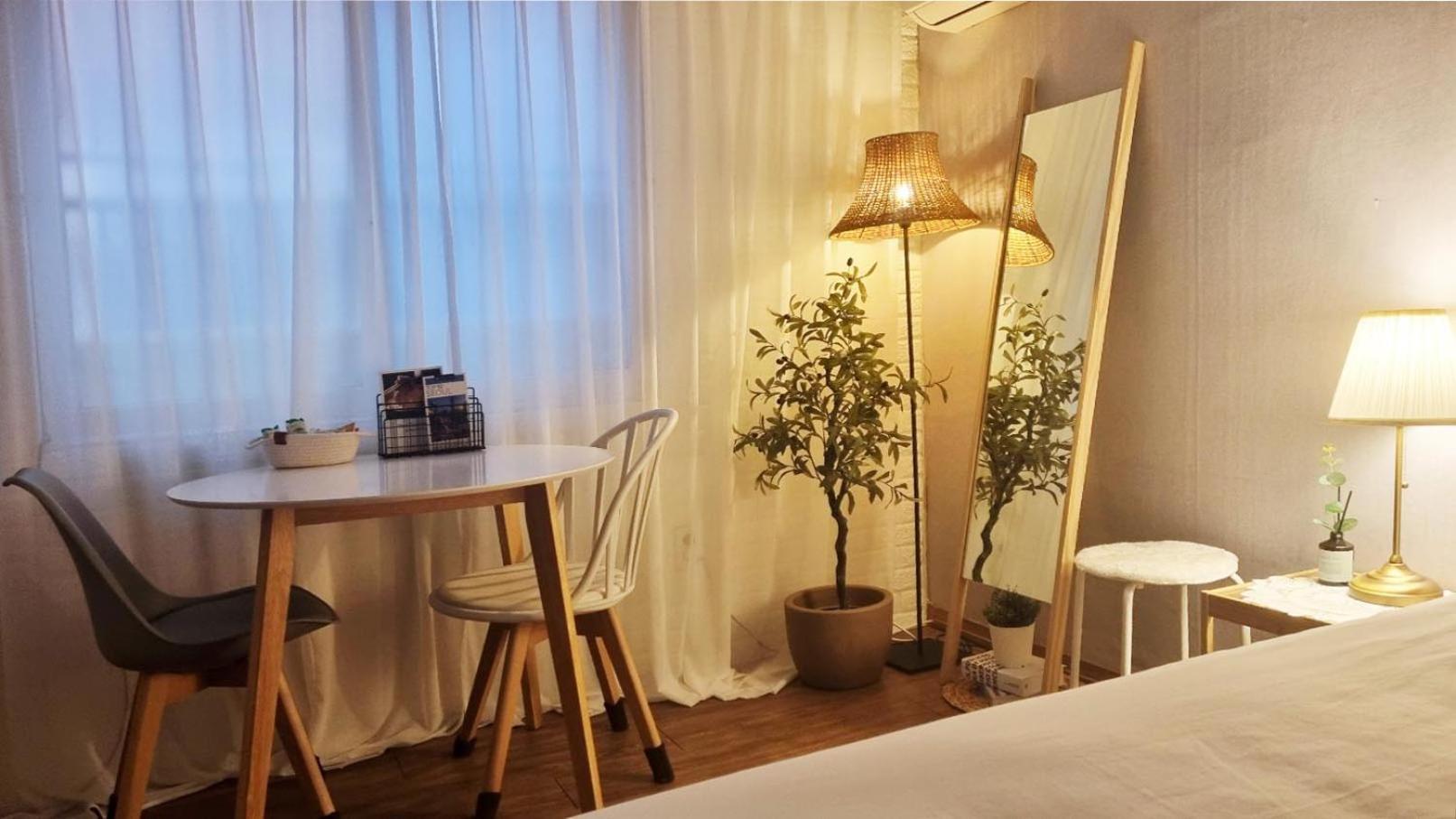 홍대 인근 이대역 # E202 Apartment Seoul