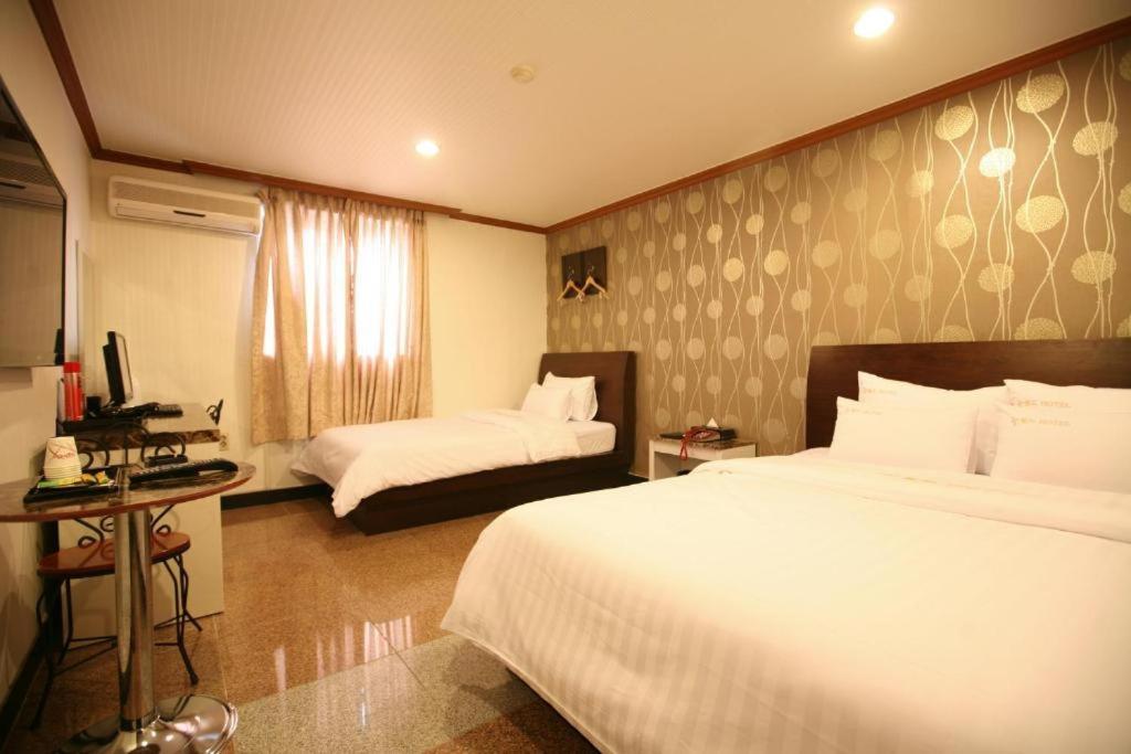 Hotel New World Yongsan 2*