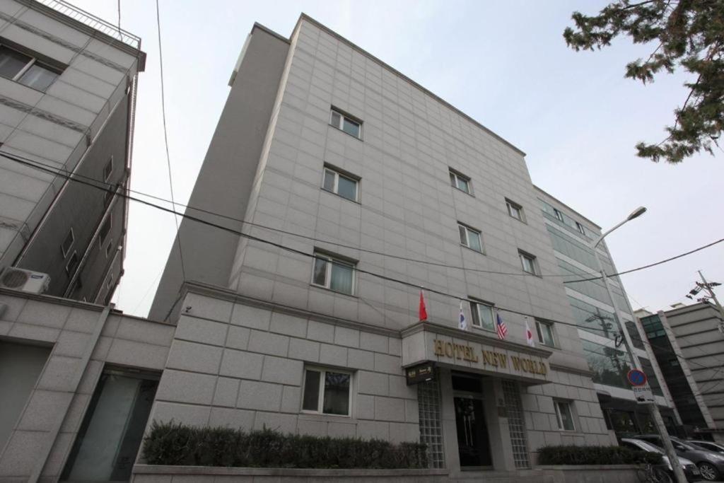 Hotel New World Yongsan 2*