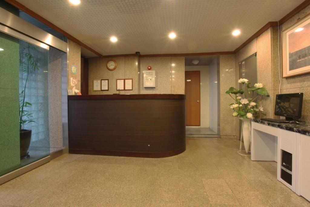 New World Yongsan Hotel 2*