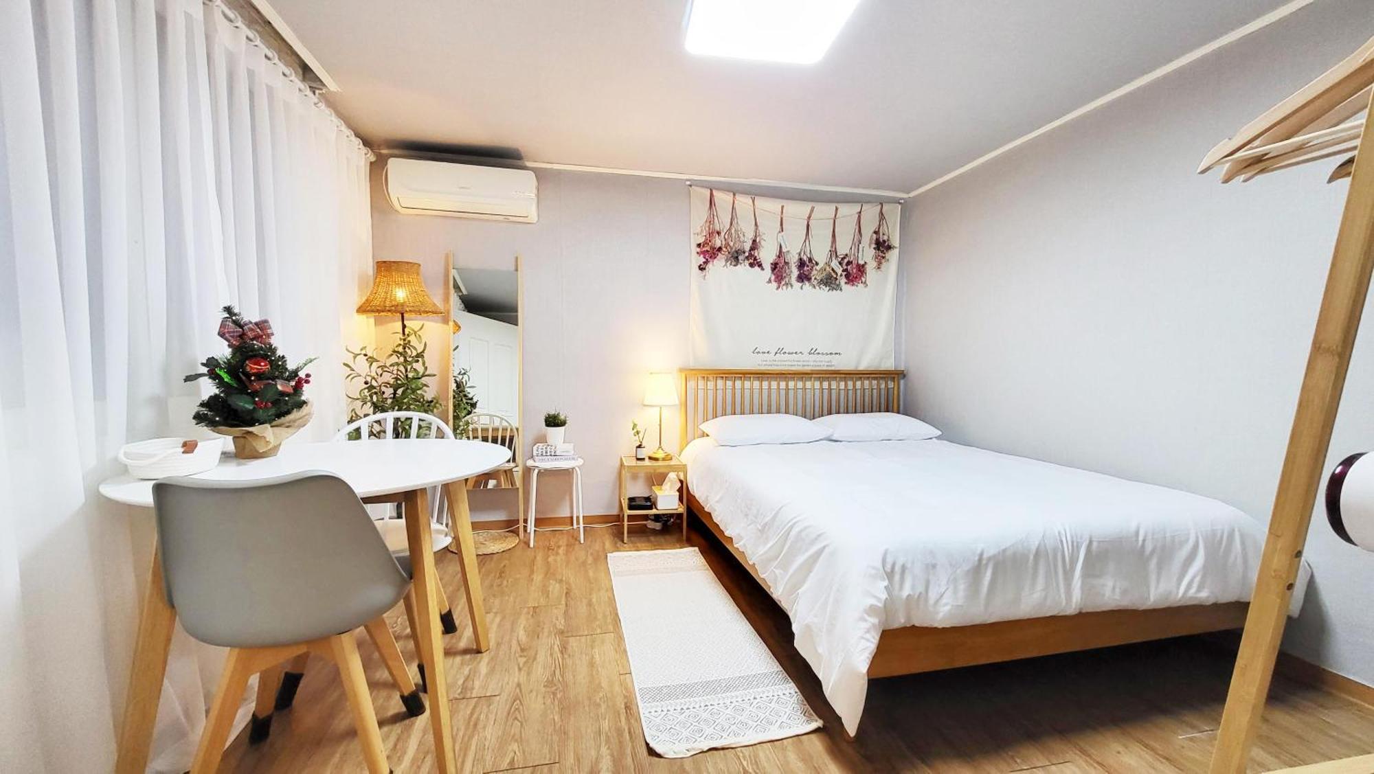 홍대 인근 이대역 # E202 Apartment Seoul