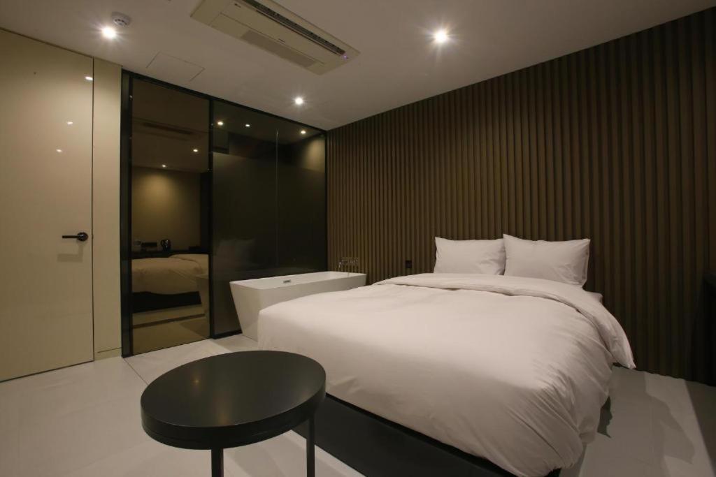 Motel The Artist Yeoksam Seoul