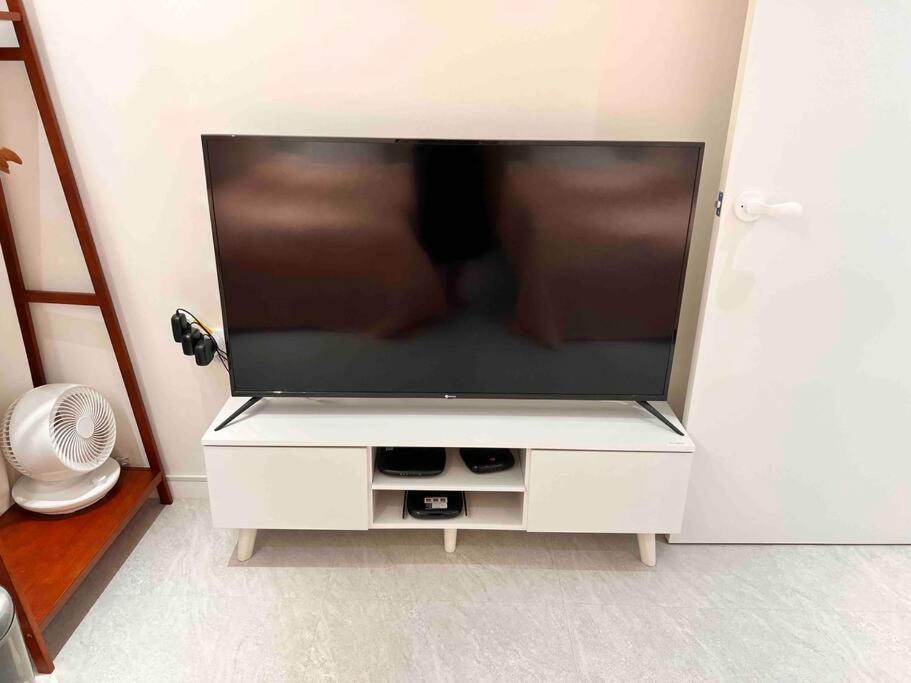 Apartment Comma 1 - Cozy Semi Basement *