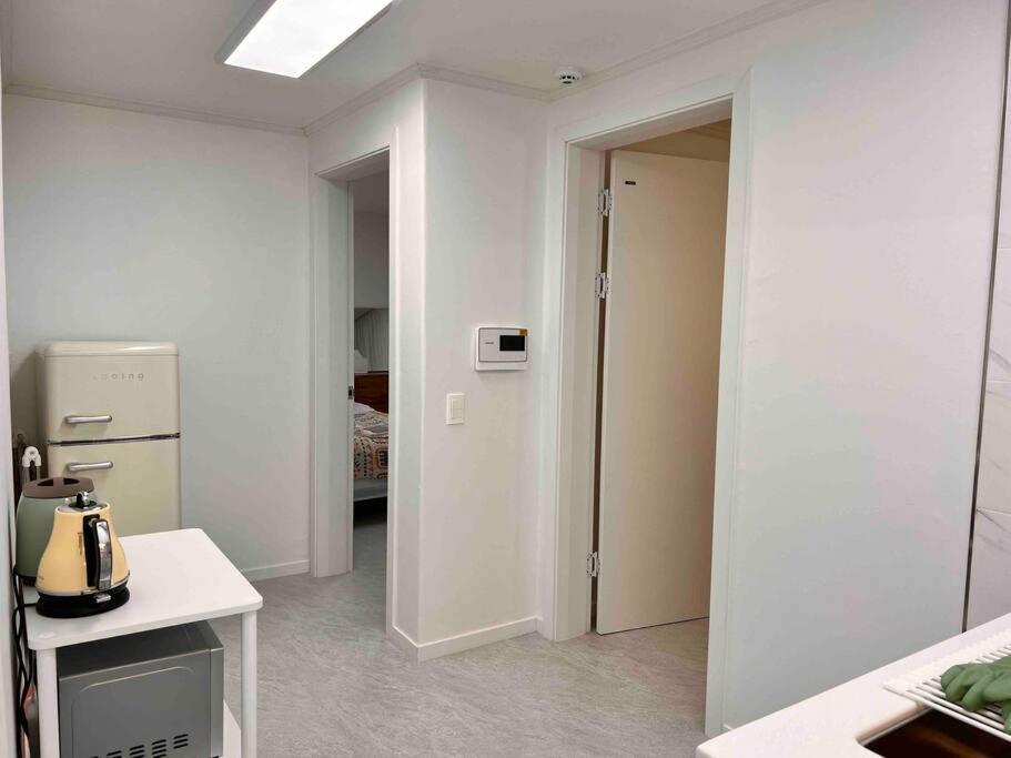 Comma 1 - Cozy Semi Basement * Seoul