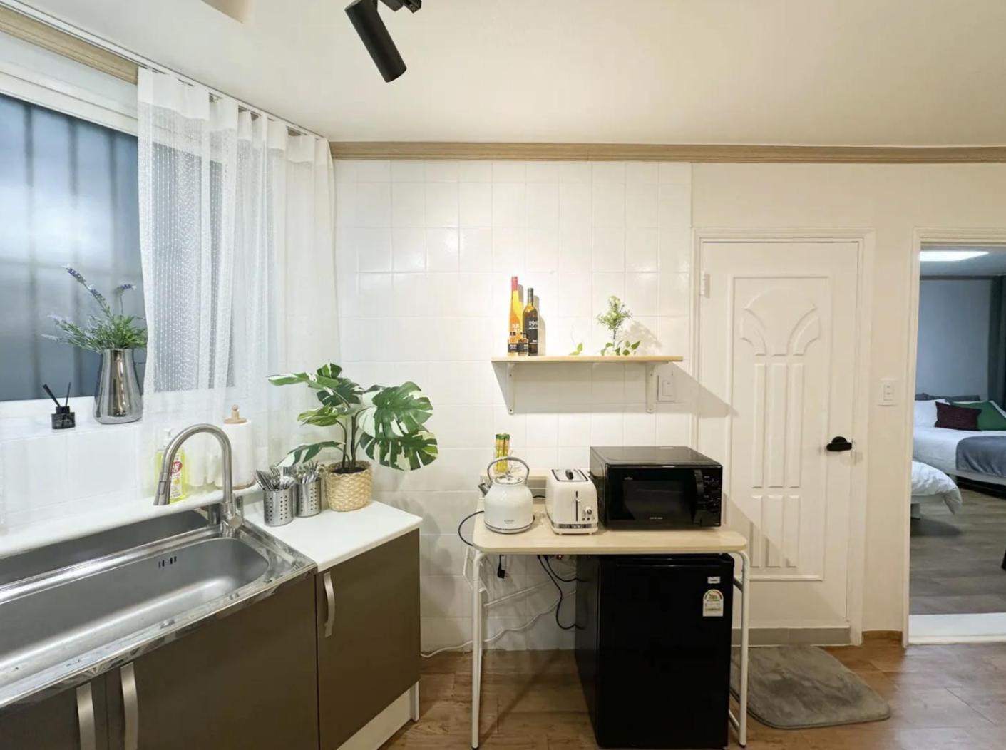 Rock 樂 2 3 Beds 3 Min From Ewha Univ Stn * Seoul