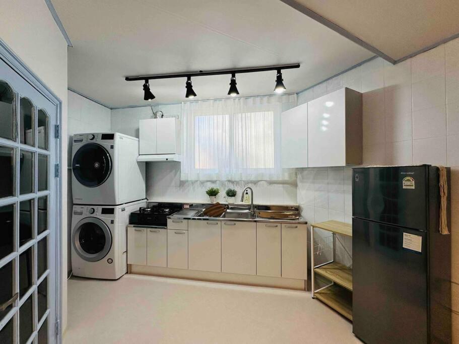 Rock 樂 2 3 Beds 3 Min From Ewha Univ Stn * Seoul