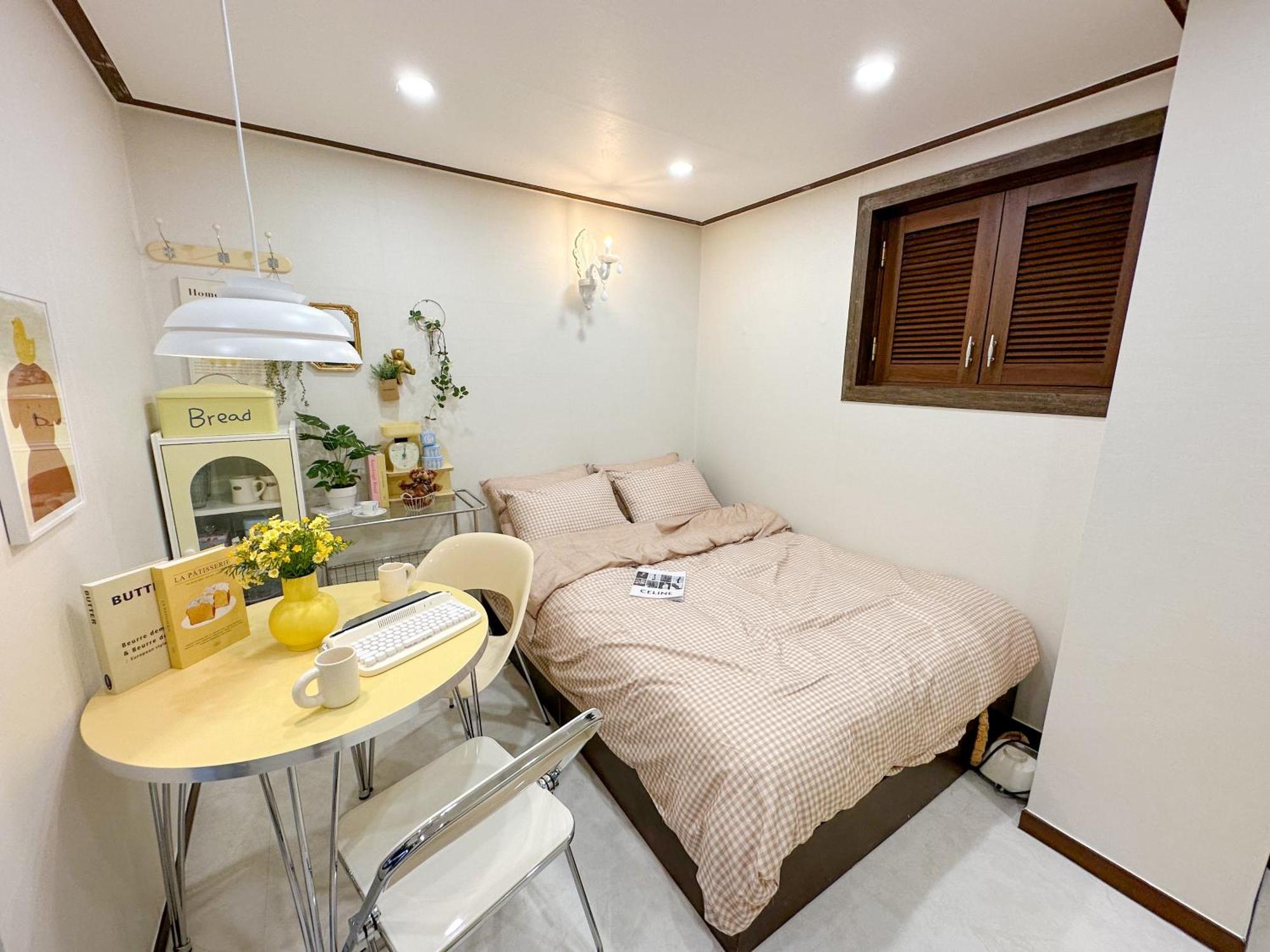 Hotel 8