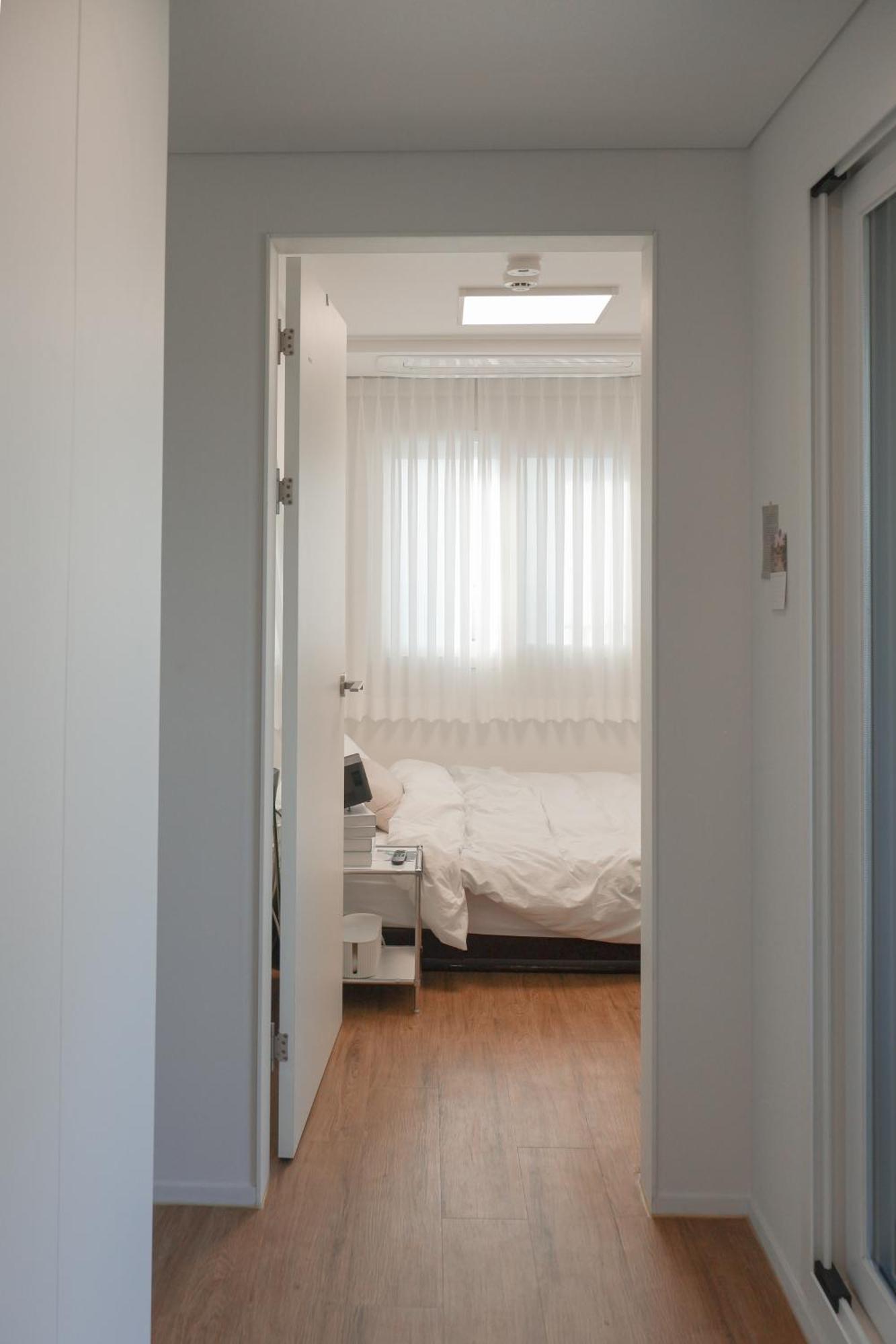 Hongdae 10mins, Hapjeong 5mins, Airportbus 5mins, Largo House Seoul- Foreigner Only Apartment Seoul