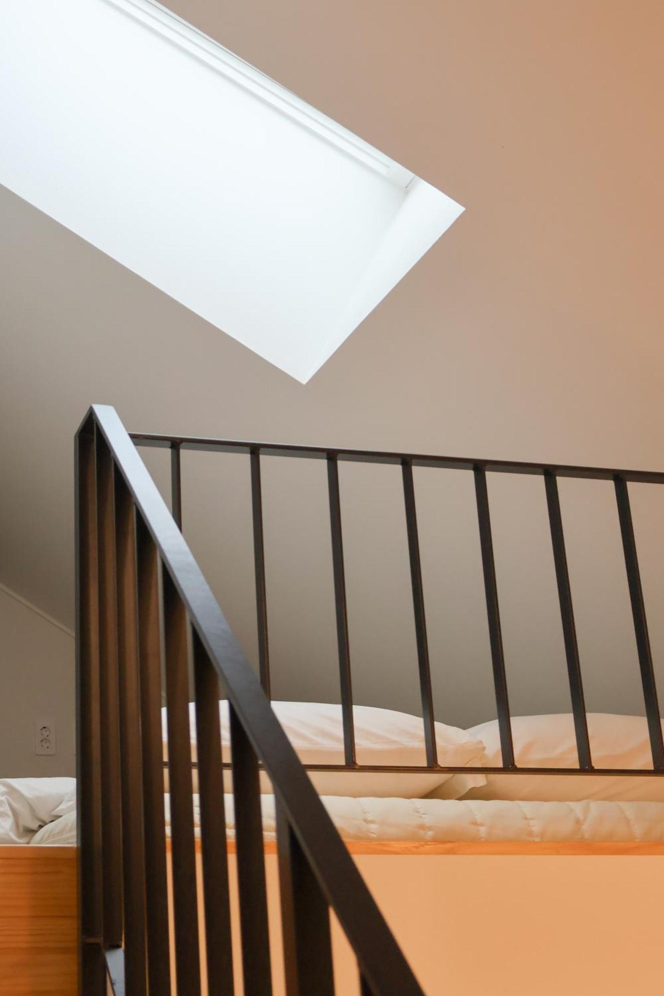 Apartment Hongdae 10mins, Hapjeong 5mins, Airportbus 5mins, Largo House Seoul- Foreigner Only *