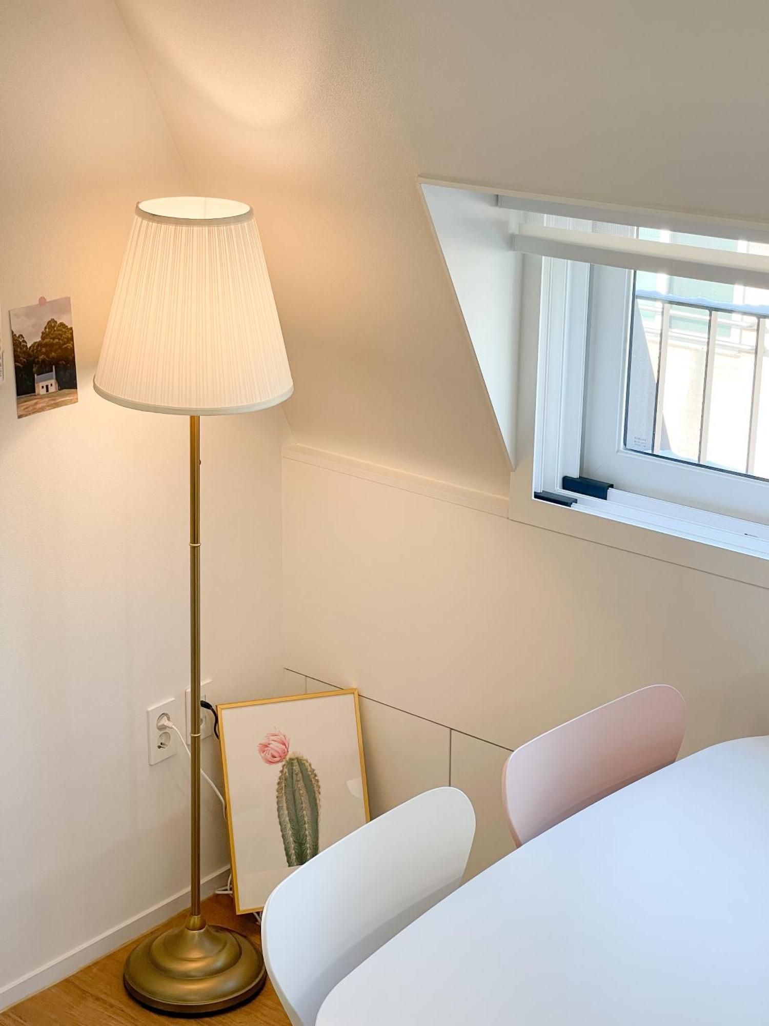 Apartment Hongdae 10mins, Hapjeong 5mins, Airportbus 5mins, Largo House Seoul- Foreigner Only