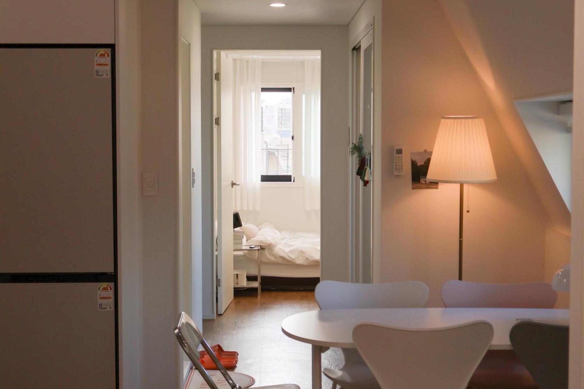Apartment Hongdae 10mins, Hapjeong 5mins, Airportbus 5mins, Largo House Seoul- Foreigner Only Seoul