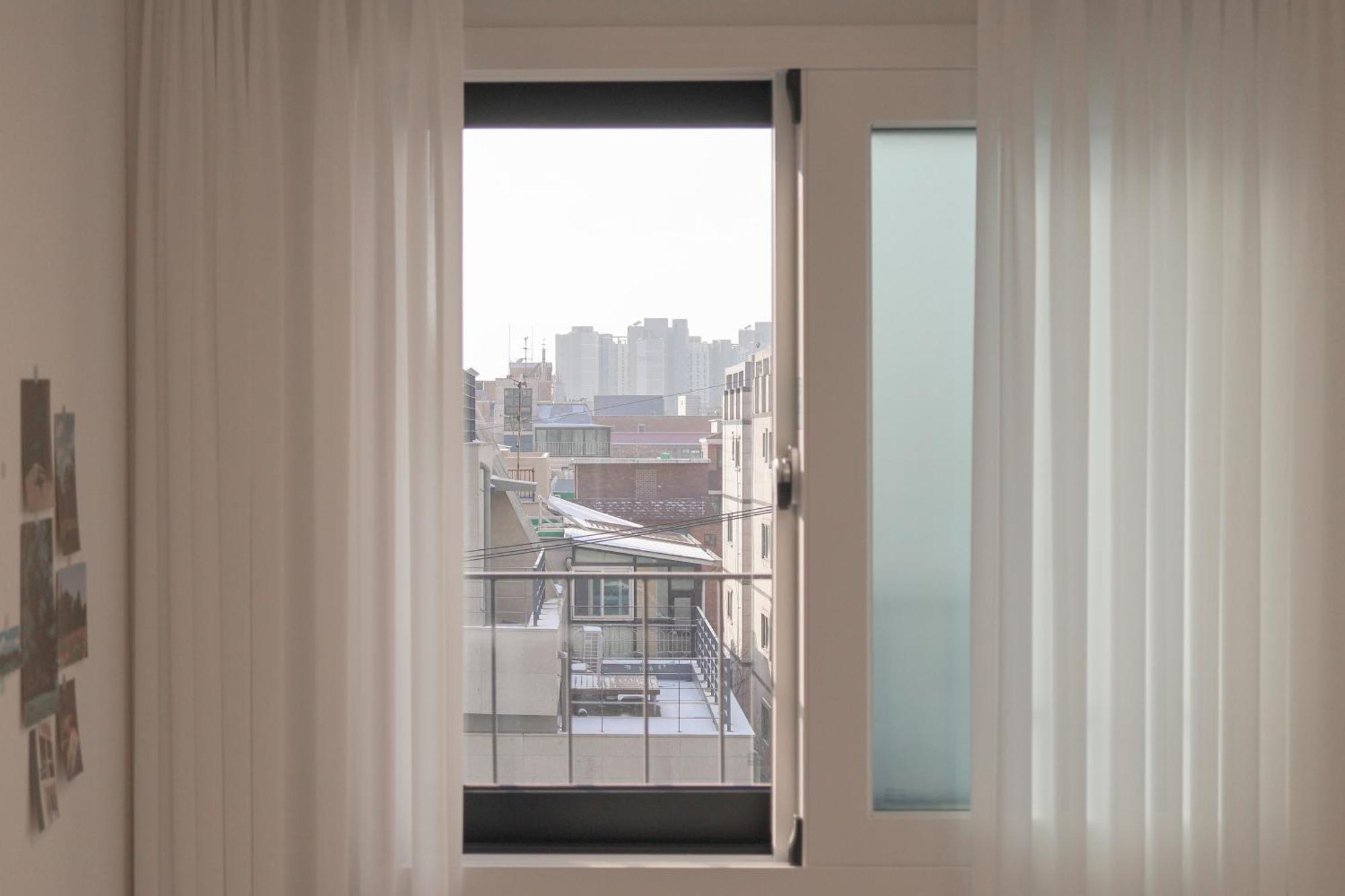 Hongdae 10mins, Hapjeong 5mins, Airportbus 5mins, Largo House Seoul- Foreigner Only