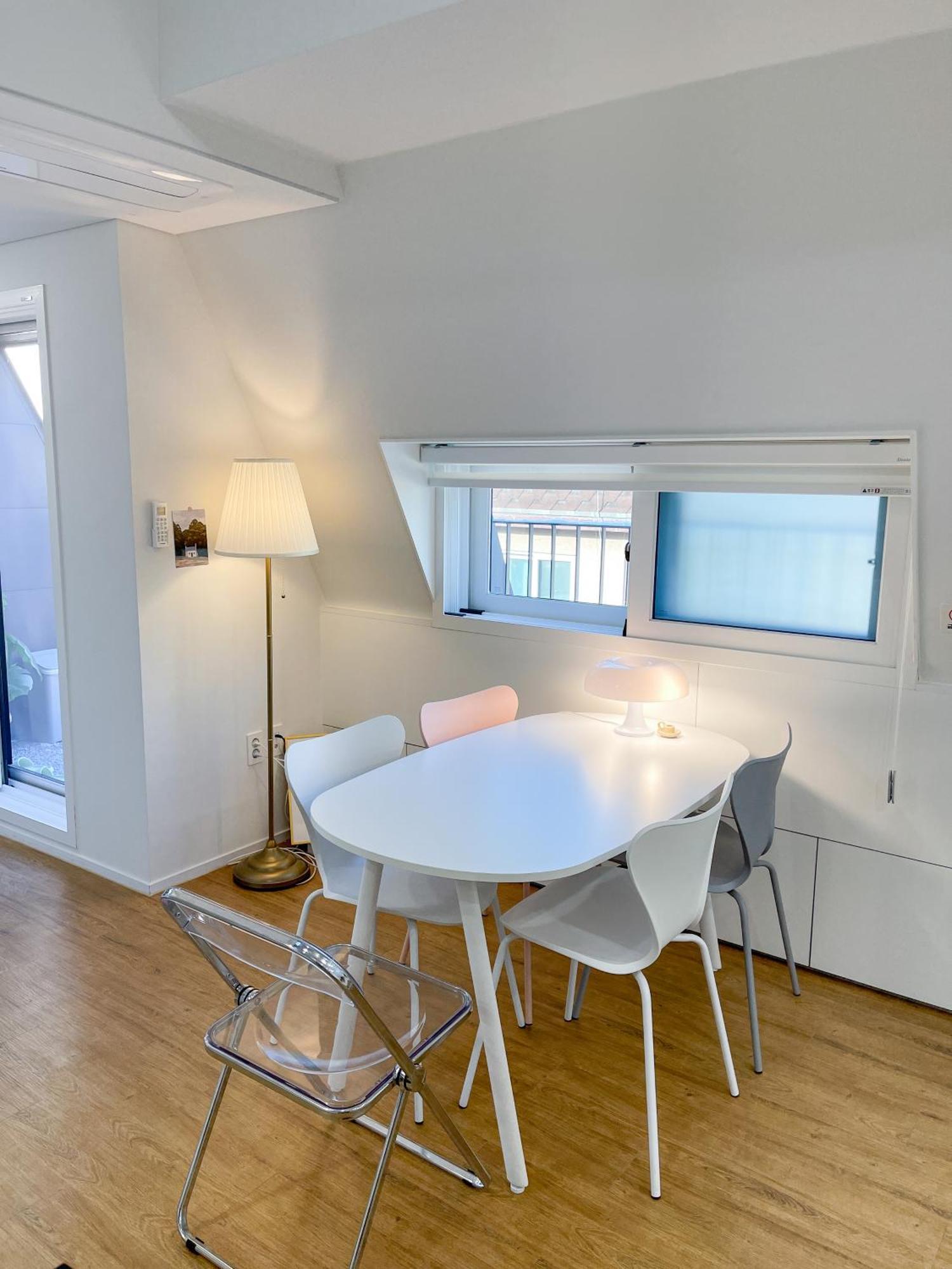 Hongdae 10mins, Hapjeong 5mins, Airportbus 5mins, Largo House Seoul- Foreigner Only * Seoul