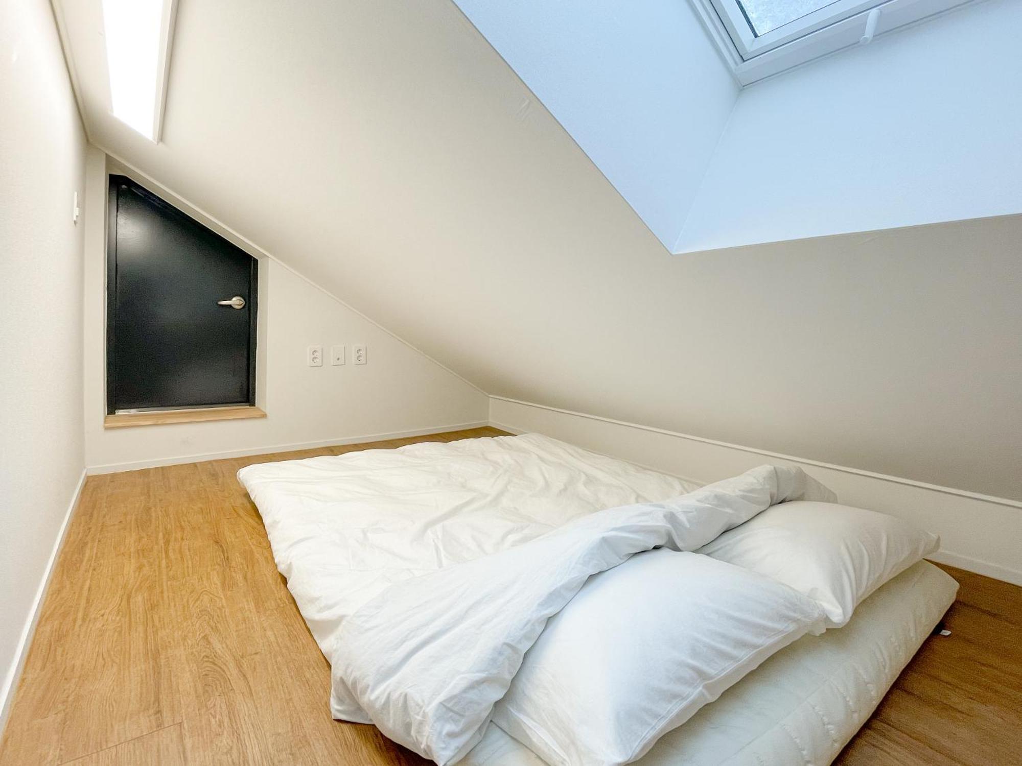 Hongdae 10mins, Hapjeong 5mins, Airportbus 5mins, Largo House Seoul- Foreigner Only Seoul