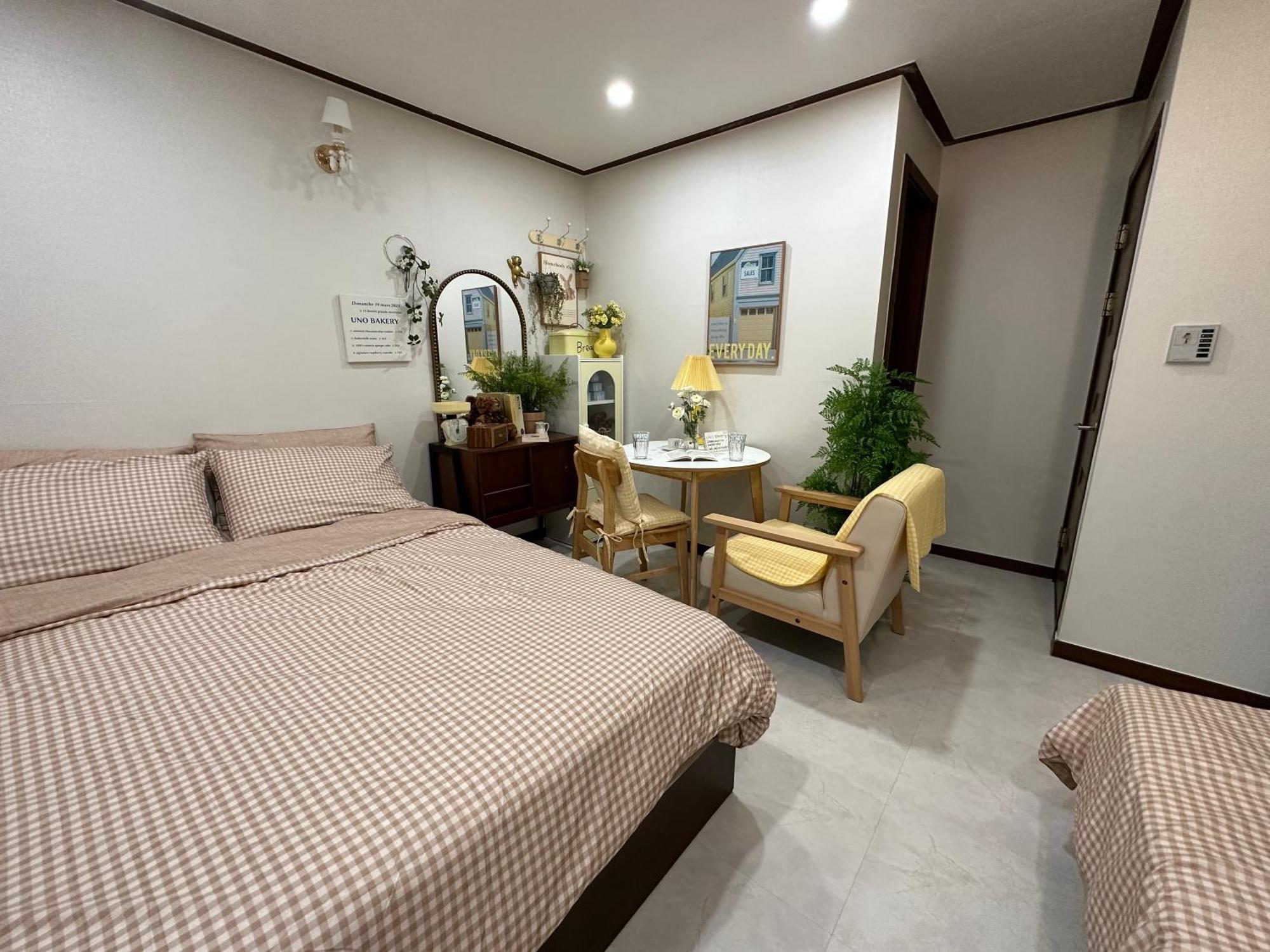 Hotel 8