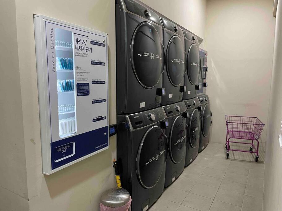 Apartment The Share Myeongdong High Floor & Free Gym #subway Station 3min #myeongdong 10min Seoul