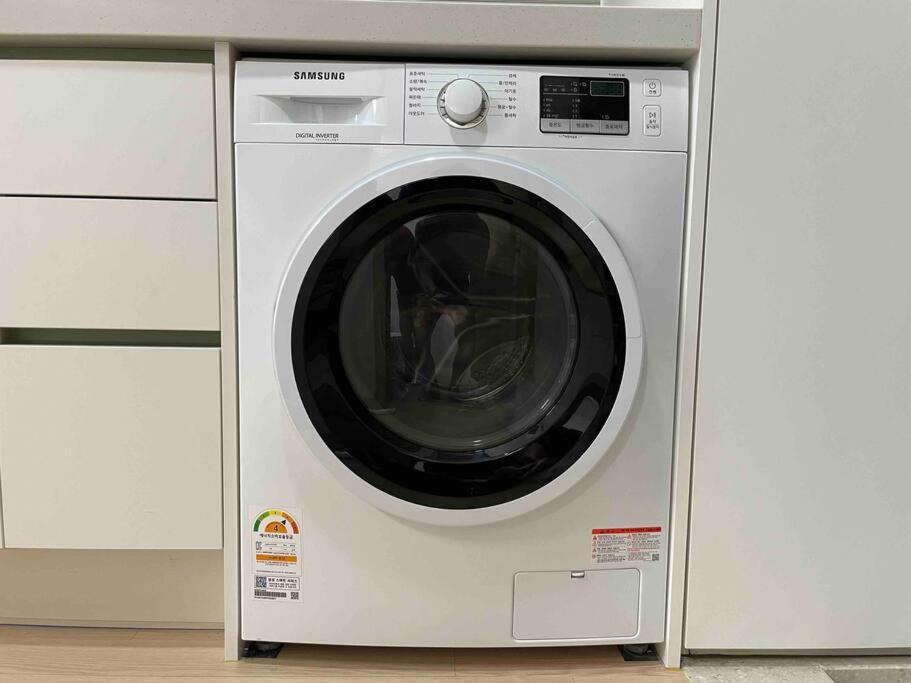 Apartment The Share Myeongdong High Floor & Free Gym #subway Station 3min #myeongdong 10min Seoul