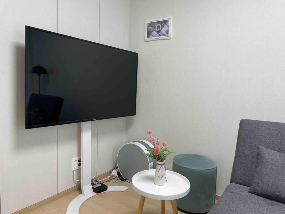 The Share Myeongdong High Floor & Free Gym #subway Station 3min #myeongdong 10min * Seoul