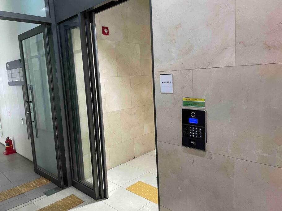 Apartment The Share Myeongdong High Floor & Free Gym #subway Station 3min #myeongdong 10min Seoul