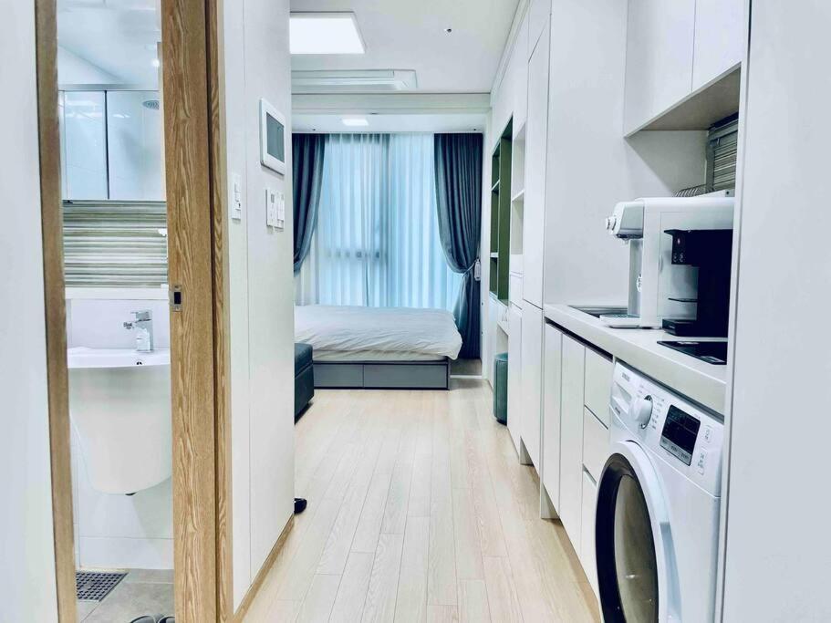 Pangsapuri The Share Myeongdong High-rise Floor & Free Gym #subway Station 3min #myeongdong 10min *