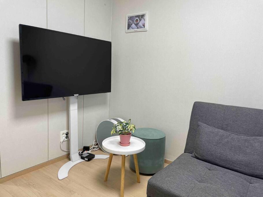 The Share Myeongdong High-rise Floor & Free Gym #subway Station 3min #myeongdong 10min * Seul