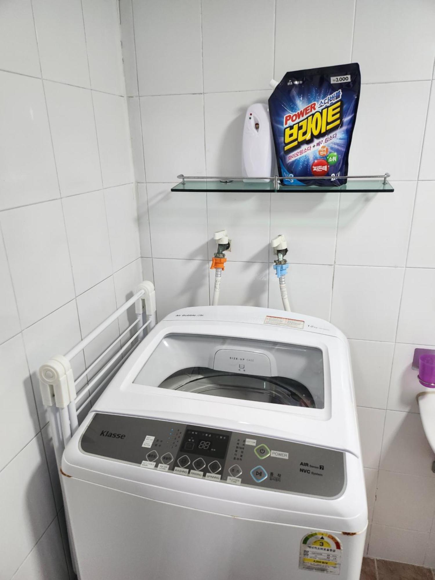 Newly Renovated Spacious 2 Bedroom Unit In Hbc #1 *