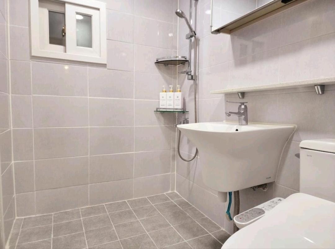 Hongdae Private House 3bed Apartment *