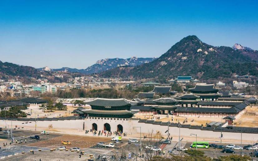 Gyeongbokgung Seochon Dalbit *