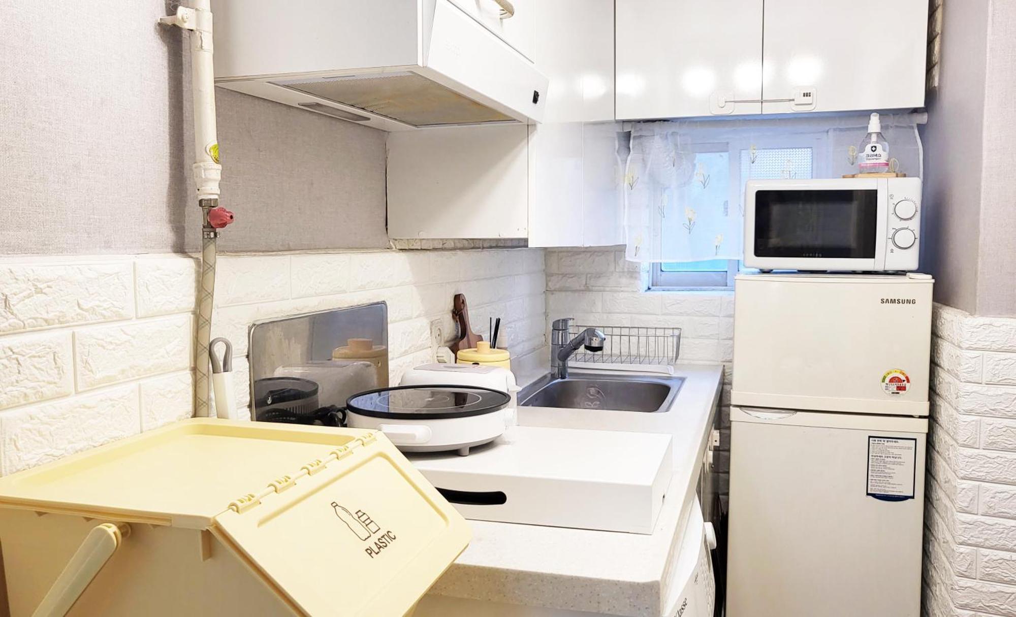 홍대 인근 이대역 # E202 Apartment