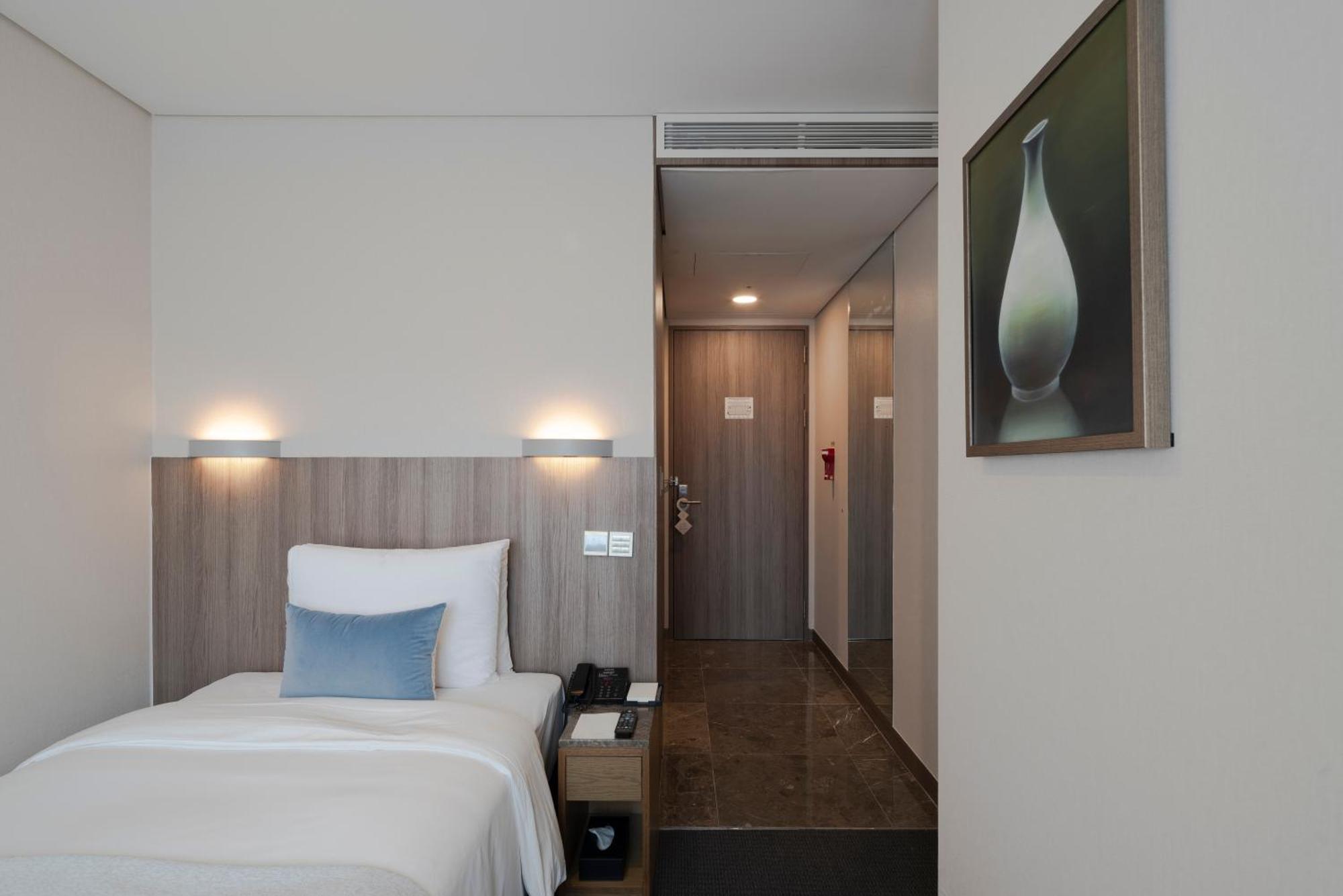 Amid Hotel