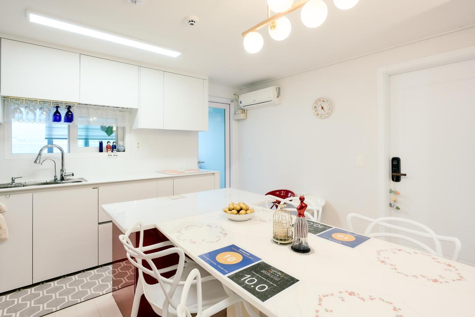 Garosugil Homestay - Female Only Homestay Seoul