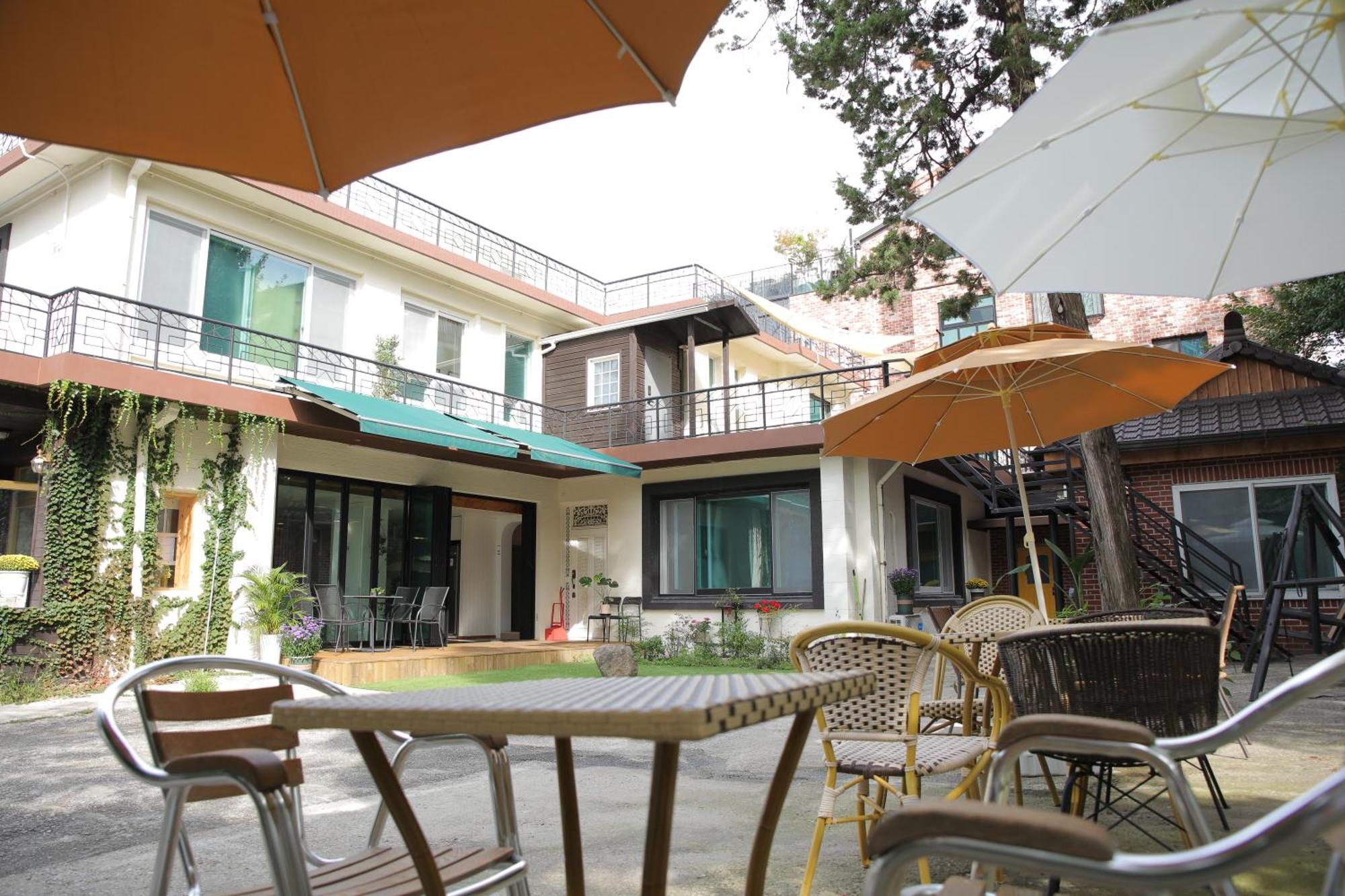 Slow Vibe Myeongdong Guest house