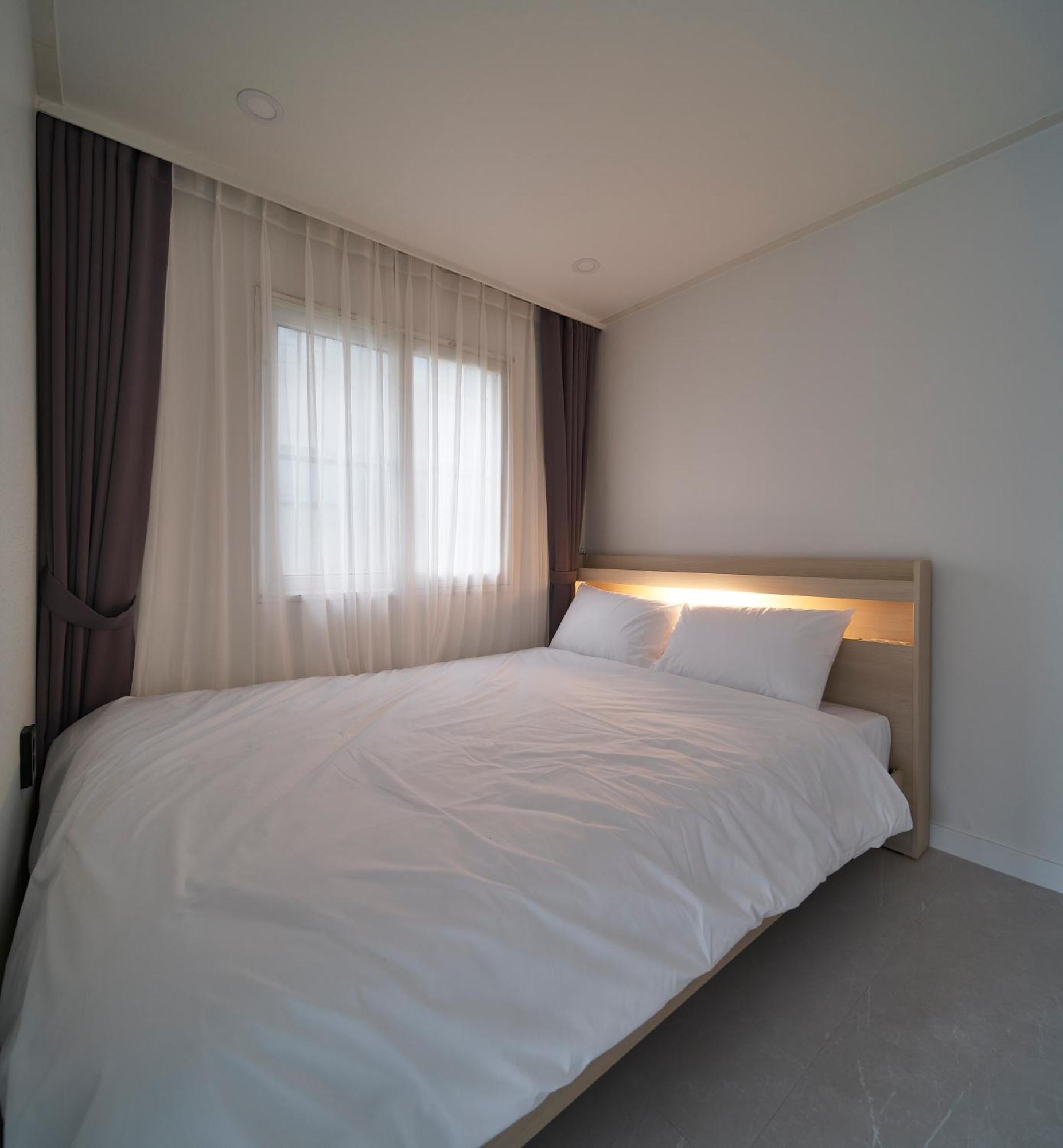 Jinsim House In Hongdea Seoul